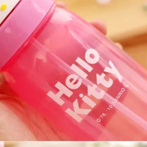 ⭐️Hello kitty water bottle - Picture 8 of 8